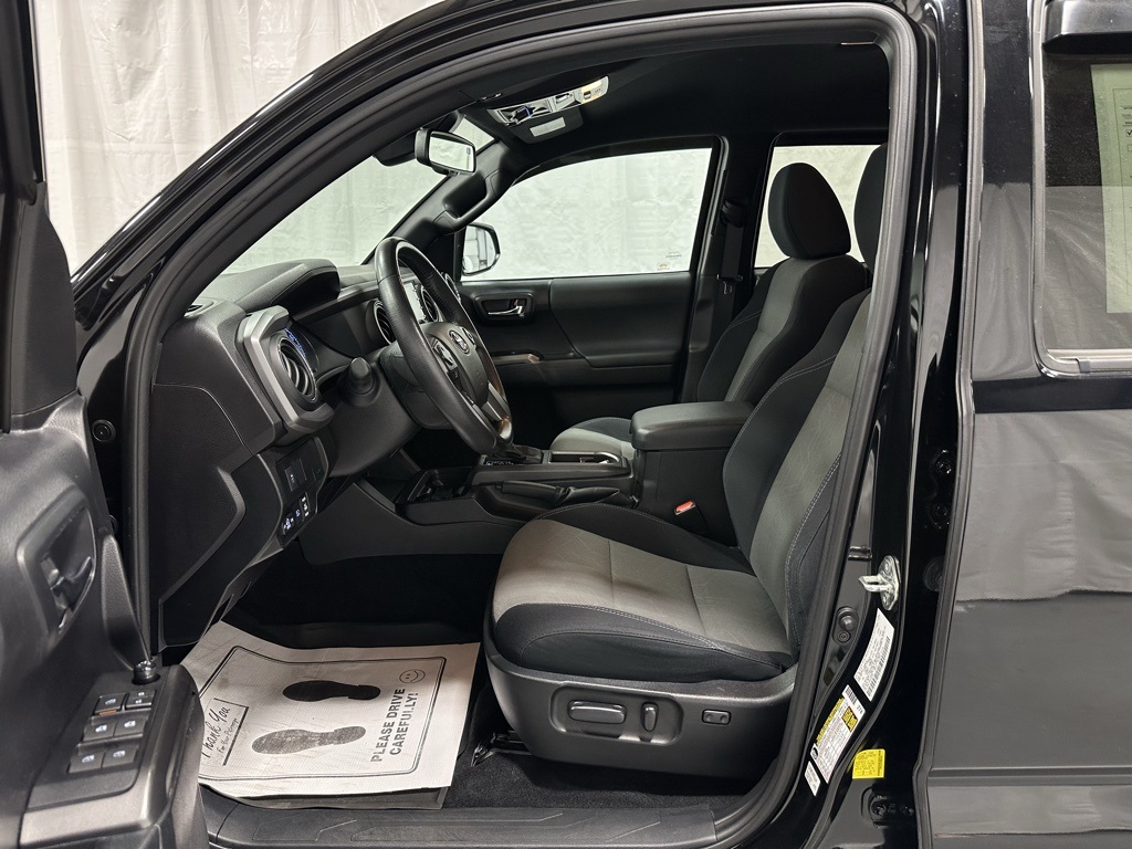 Vehicle image 10 of 52