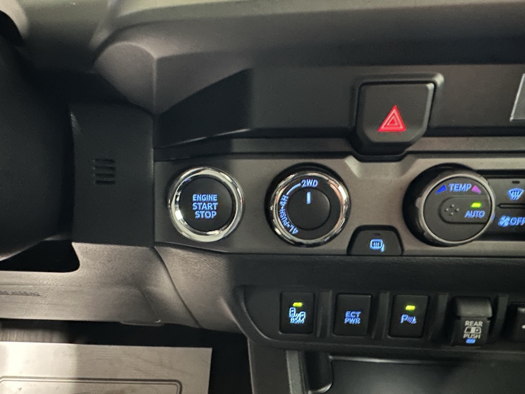 Vehicle image 28 of 52