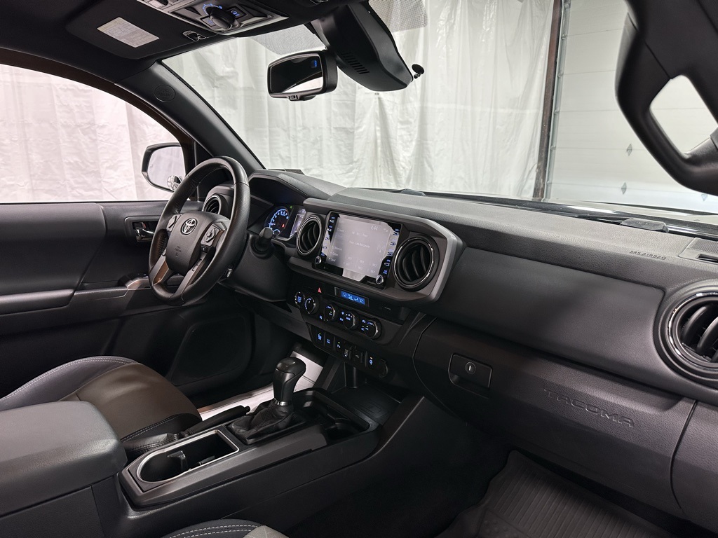 Vehicle image 48 of 52