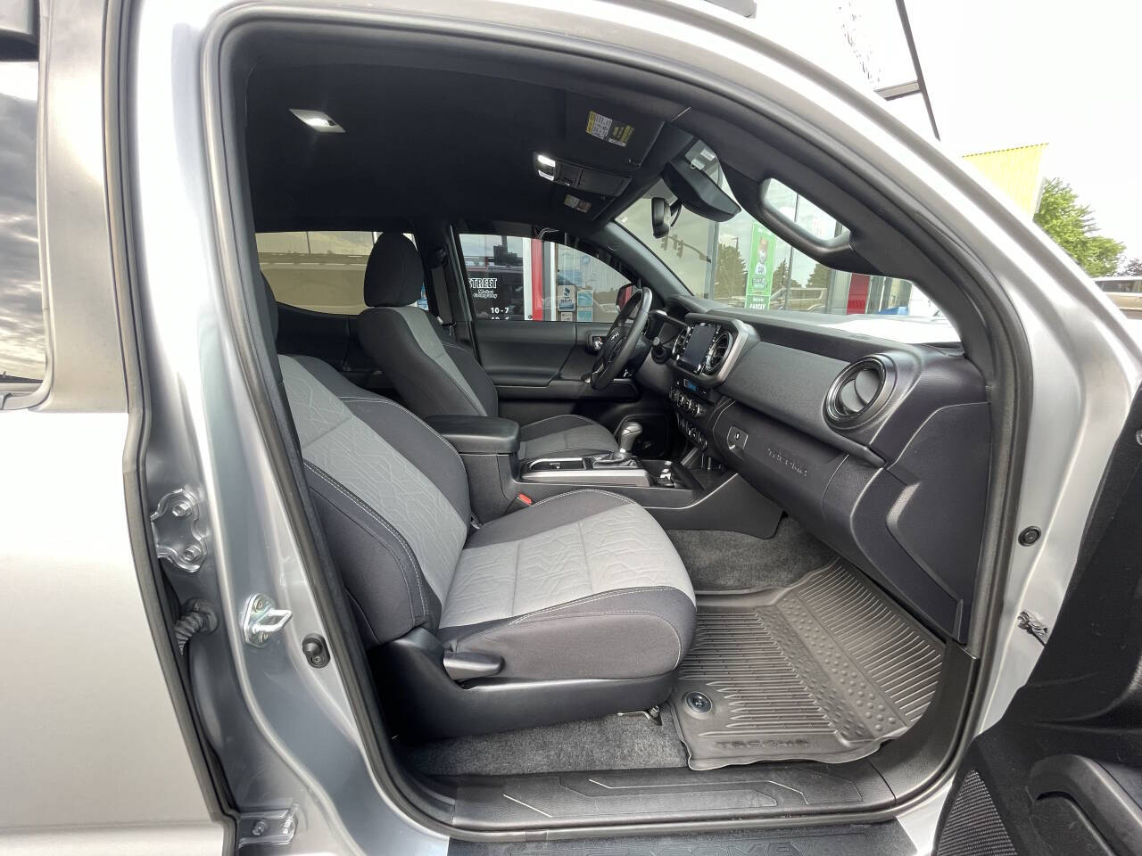 Vehicle image 17 of 38
