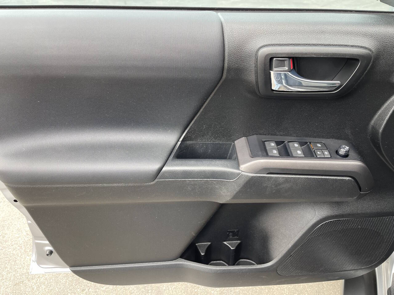 Vehicle image 28 of 38