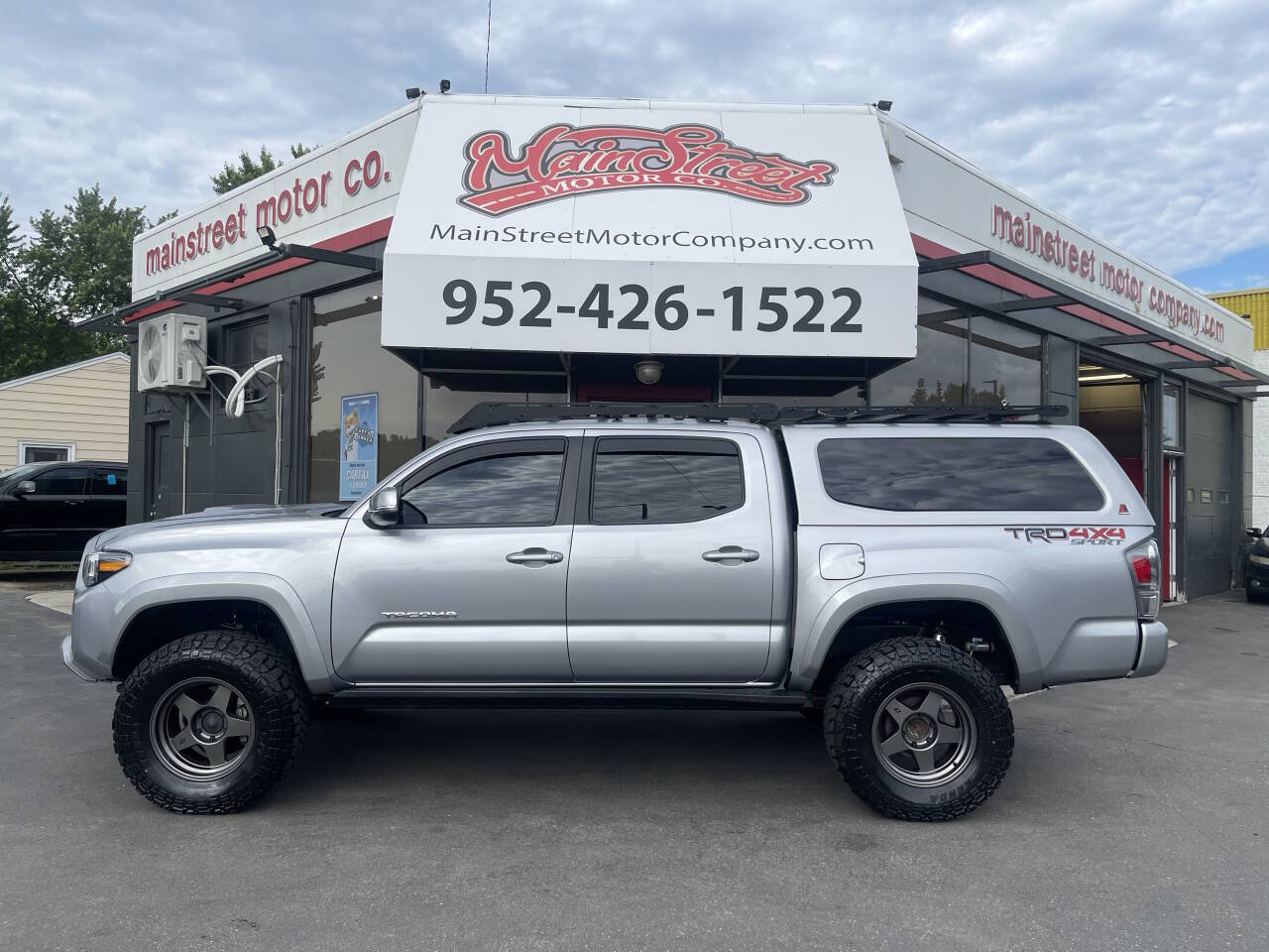 Vehicle image 10 of 38
