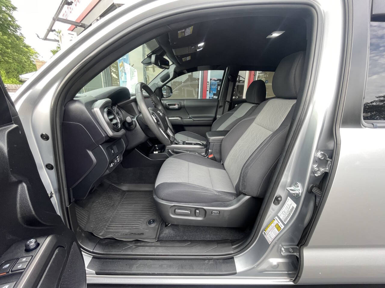 Vehicle image 31 of 38