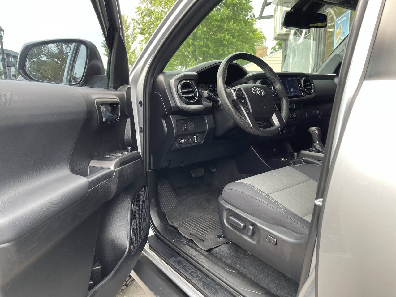 Vehicle image 19 of 38