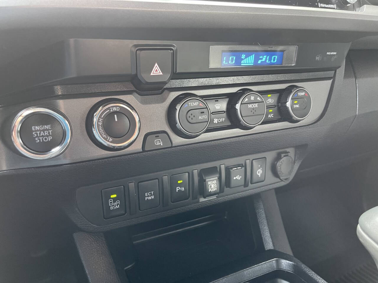 Vehicle image 33 of 38