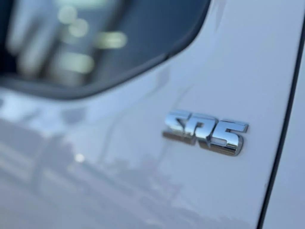 Vehicle image 12 of 17