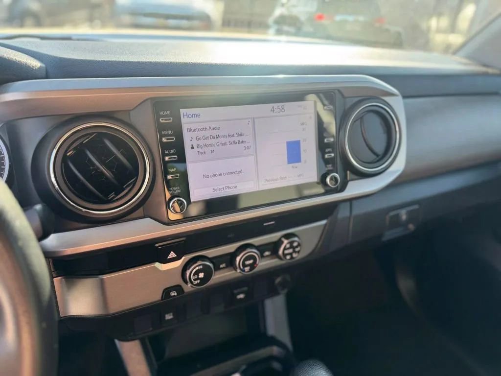 Vehicle image 14 of 17