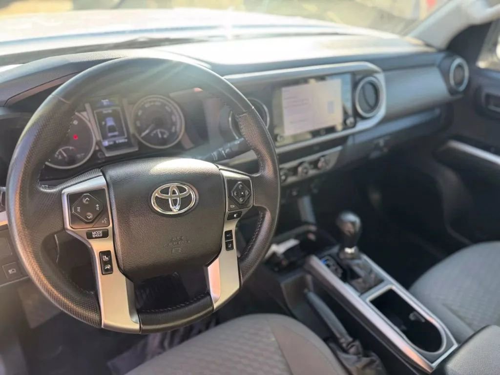 Vehicle image 10 of 17