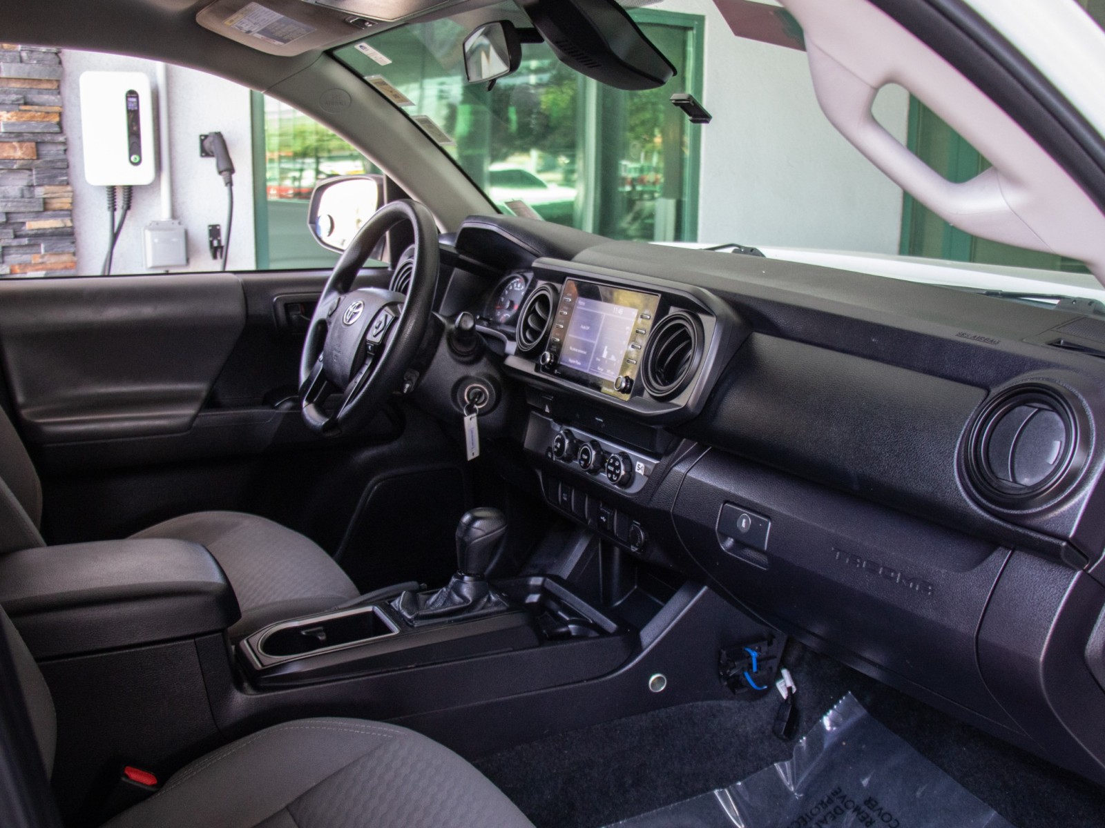 Vehicle image 13 of 18