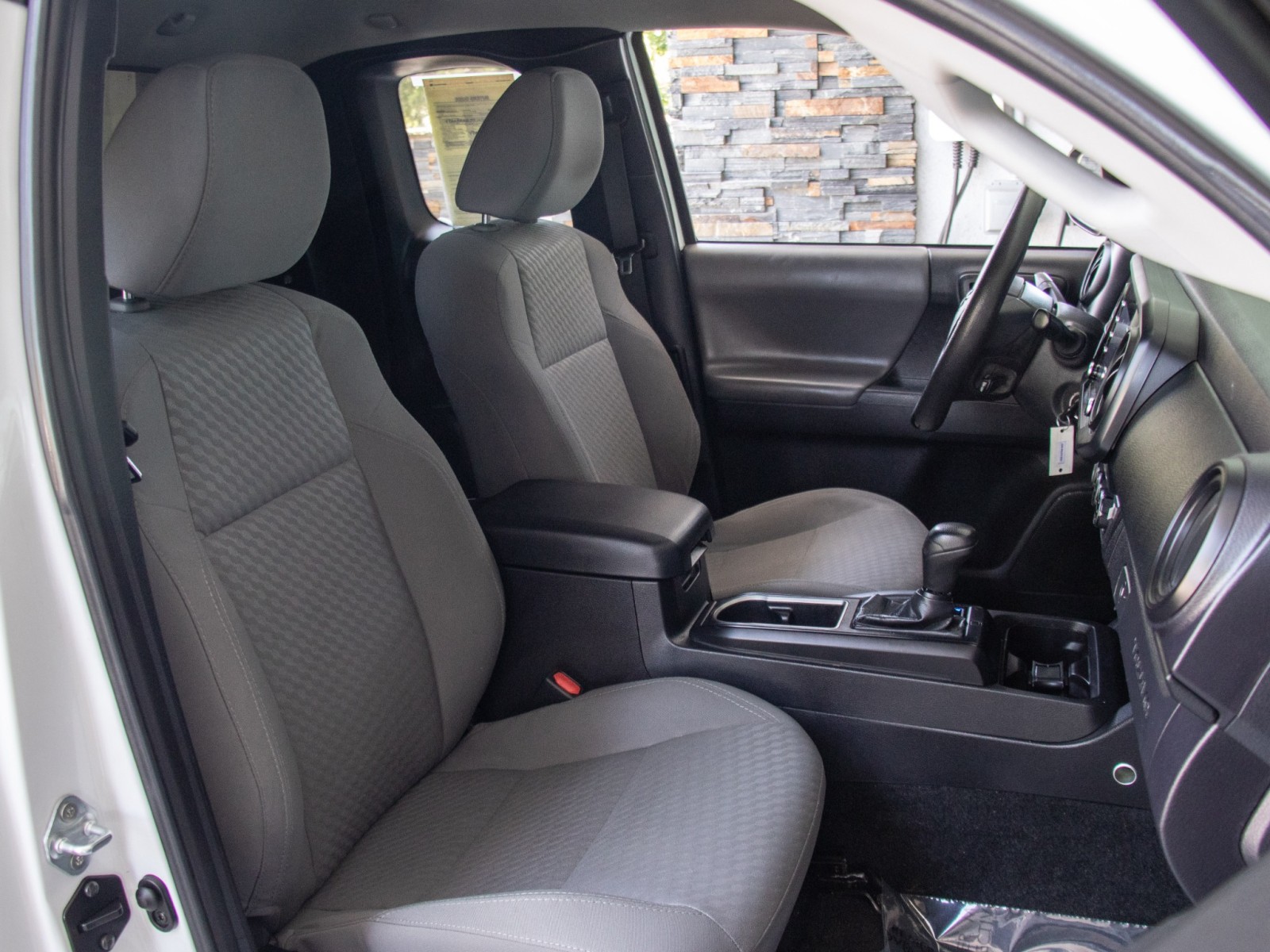 Vehicle image 10 of 18