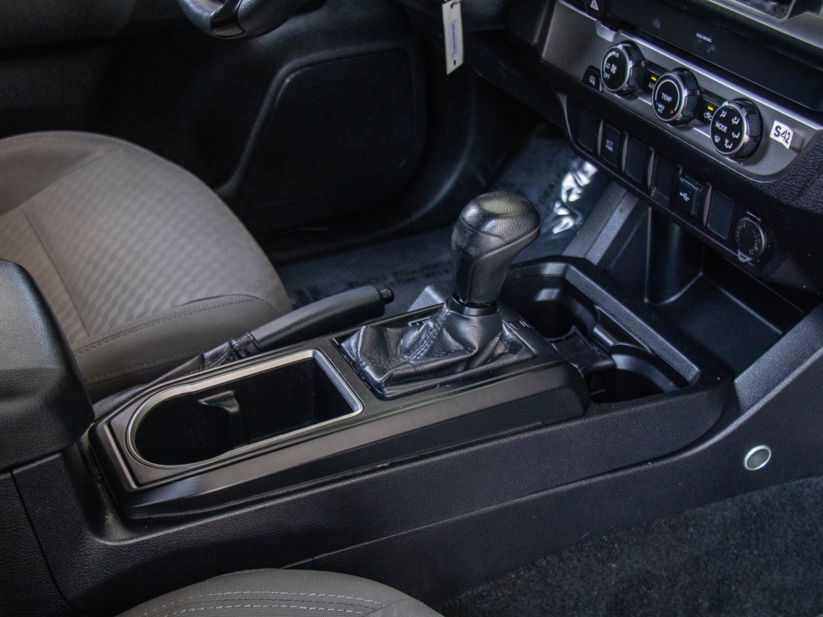Vehicle image 16 of 18