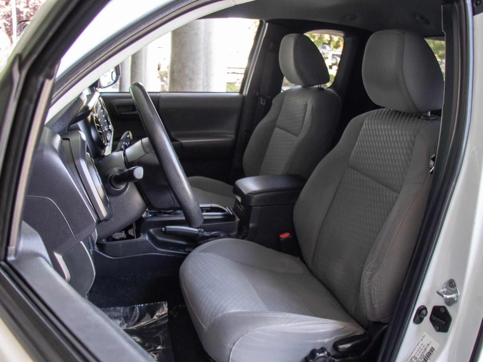 Vehicle image 9 of 18