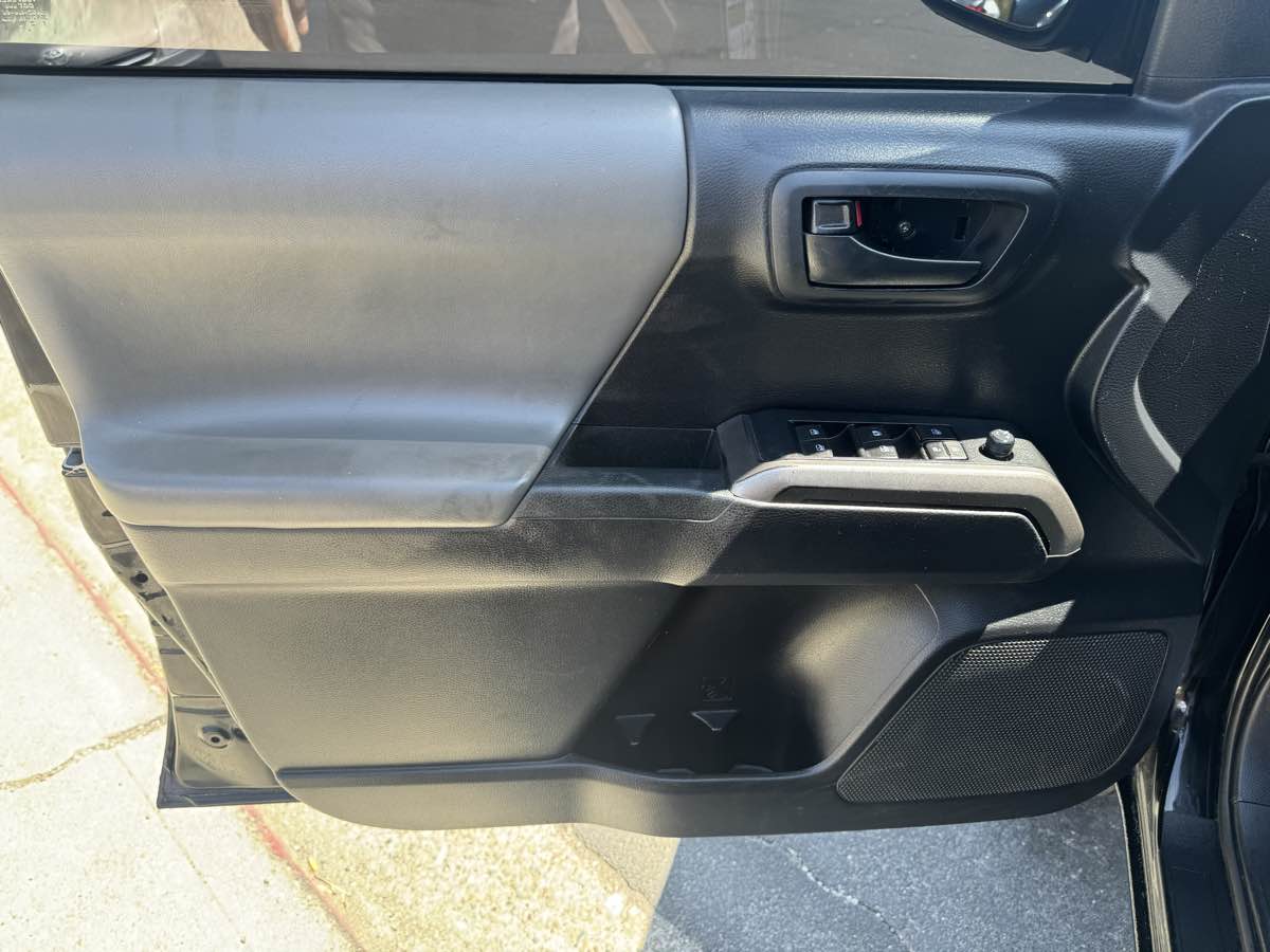 Vehicle image 14 of 15