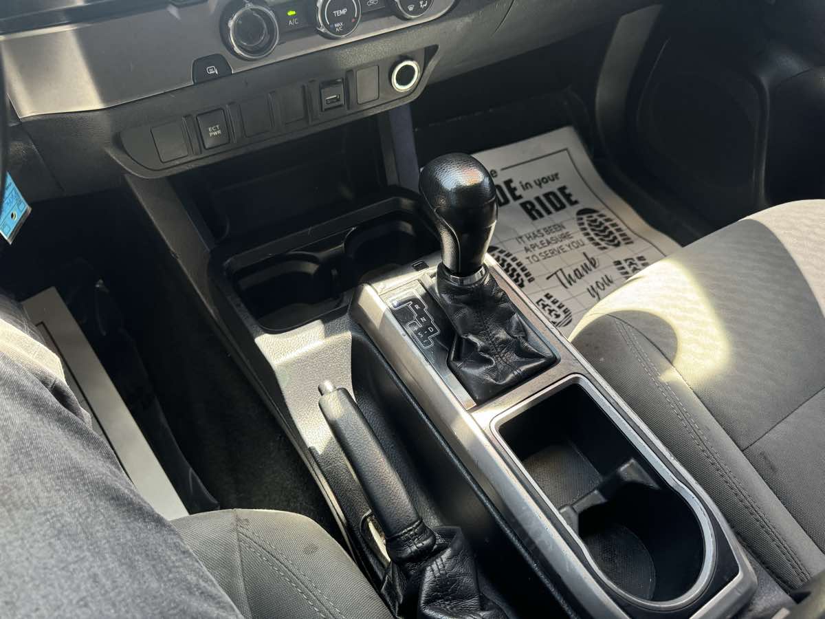 Vehicle image 13 of 15