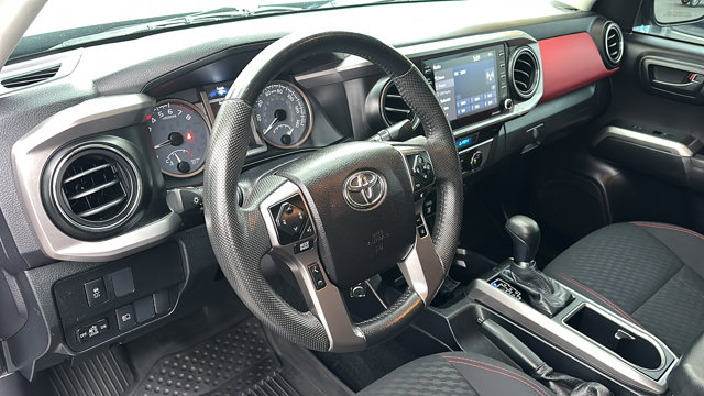 Vehicle image 31 of 33