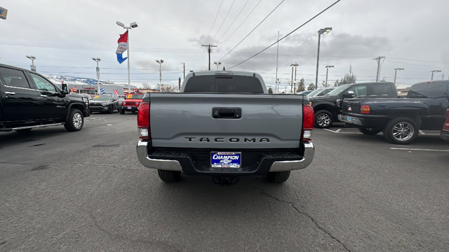 Vehicle image 6 of 33