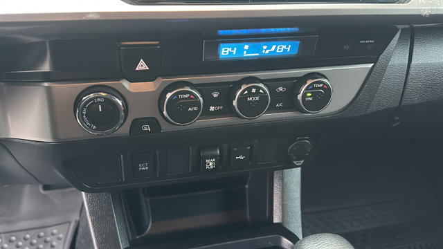 Vehicle image 25 of 33
