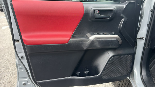 Vehicle image 19 of 33