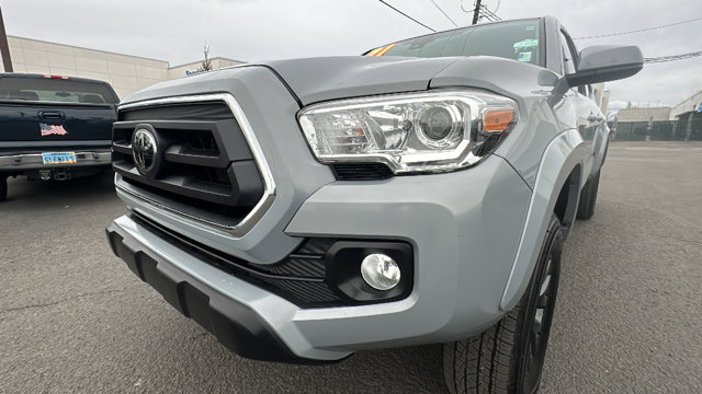 Vehicle image 9 of 33