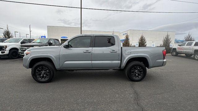 Vehicle image 8 of 33