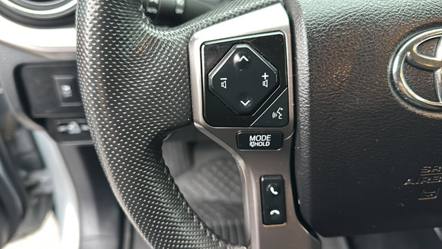 Vehicle image 28 of 33