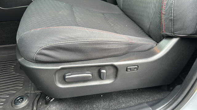 Vehicle image 21 of 33