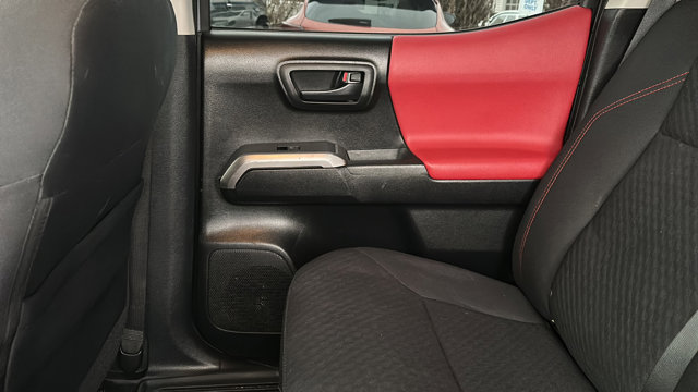 Vehicle image 14 of 33