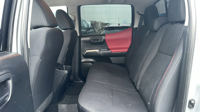 Vehicle image 18 of 33
