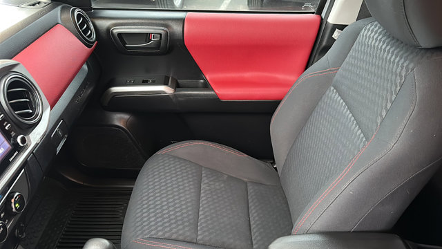 Vehicle image 23 of 33