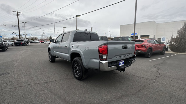Vehicle image 7 of 33