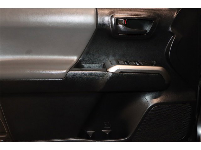 Vehicle image 24 of 31