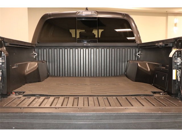Vehicle image 13 of 31