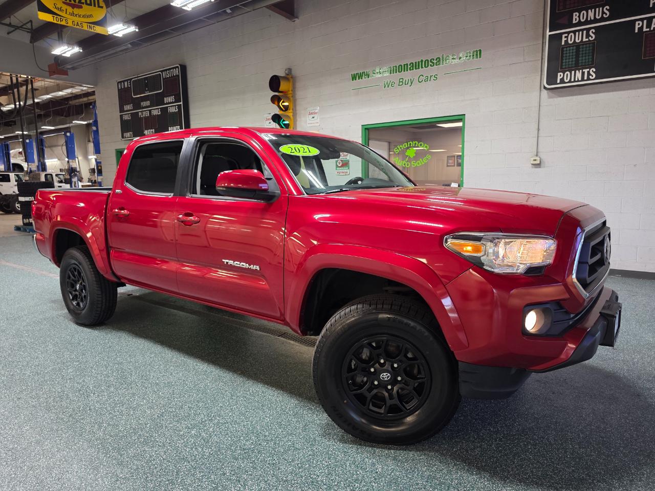 2021 Toyota Tacoma SR5 Image 3 of 40