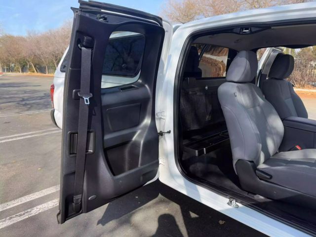 Vehicle image 34 of 42