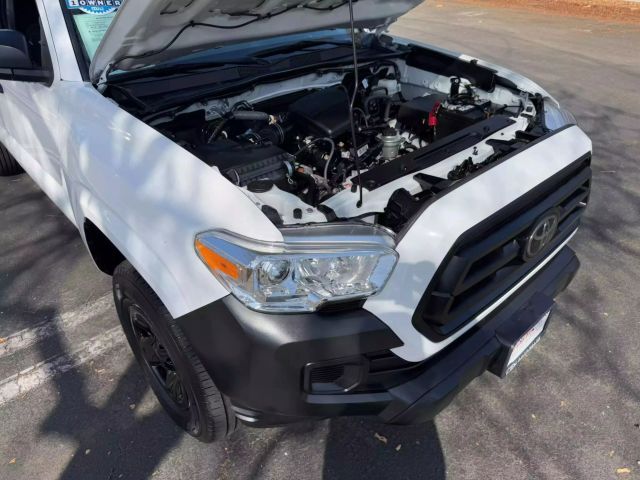 Vehicle image 40 of 42