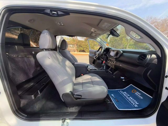Vehicle image 17 of 33