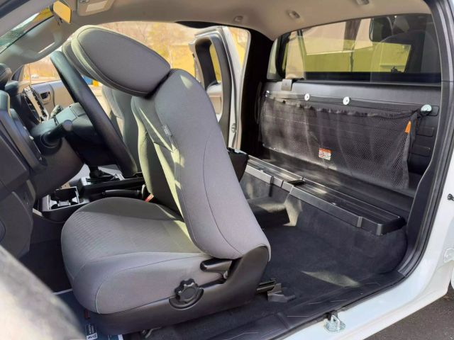Vehicle image 26 of 33