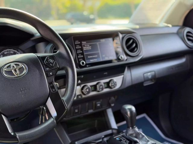 Vehicle image 28 of 33