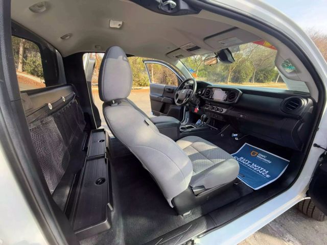 Vehicle image 16 of 33