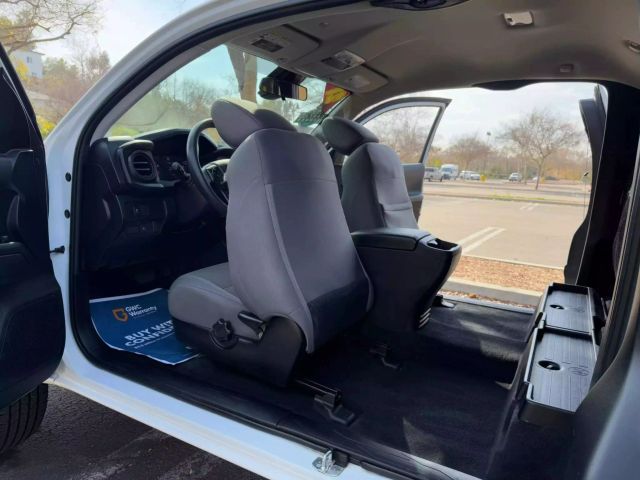 Vehicle image 24 of 33
