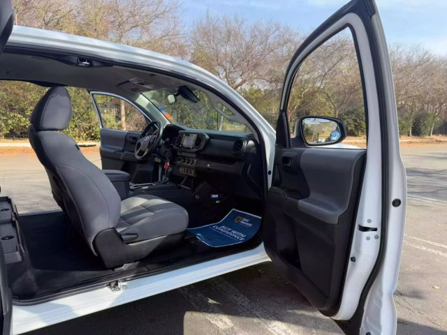 Vehicle image 27 of 33
