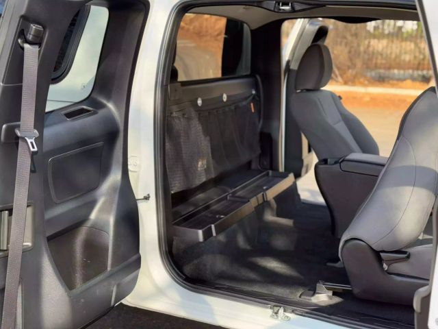 Vehicle image 22 of 33