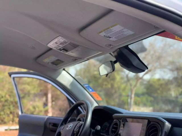 Vehicle image 21 of 33