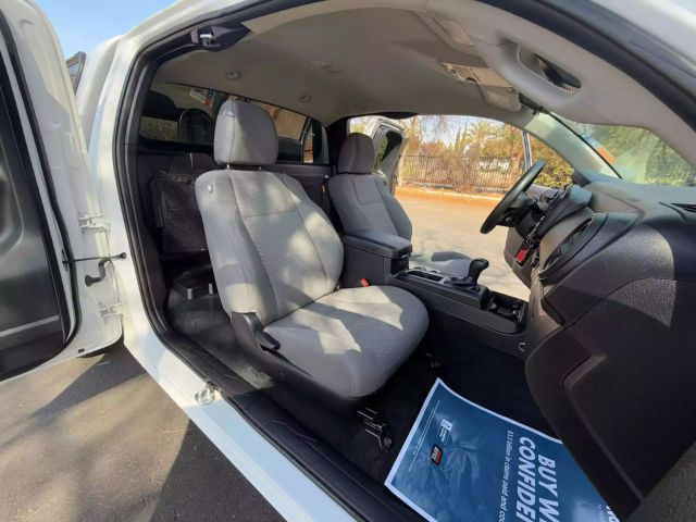 Vehicle image 18 of 33