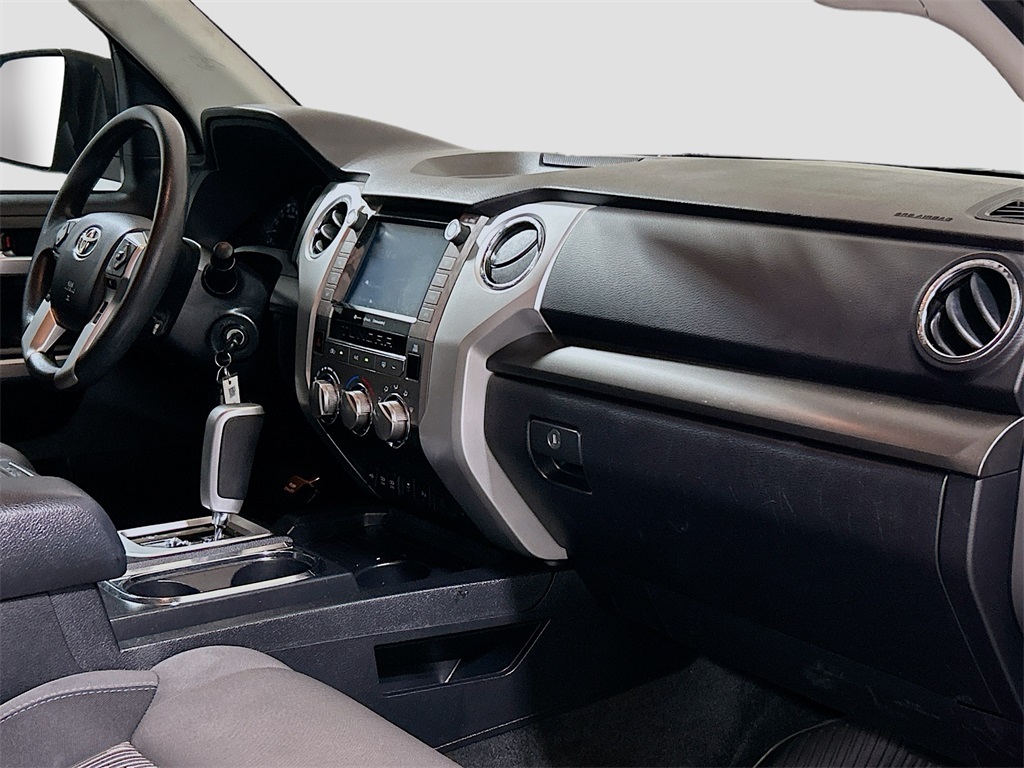 Vehicle image 25 of 28
