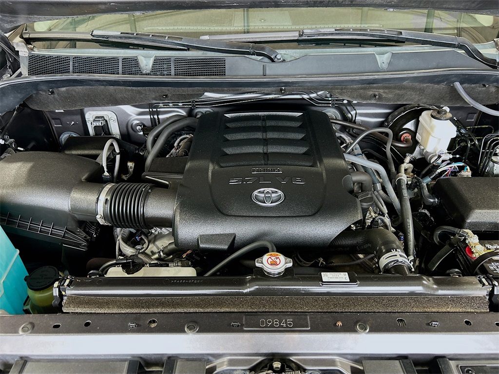 Vehicle image 26 of 28
