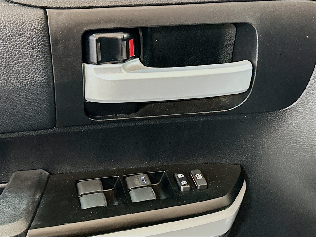 Vehicle image 15 of 28