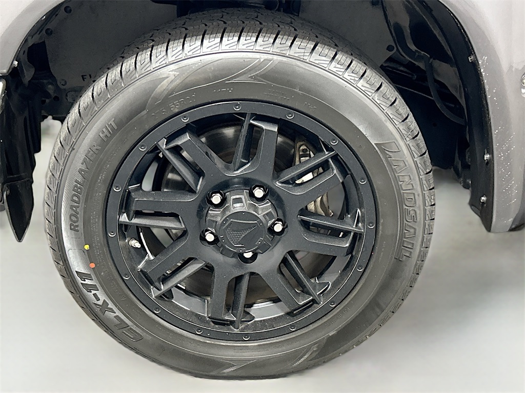 Vehicle image 27 of 28