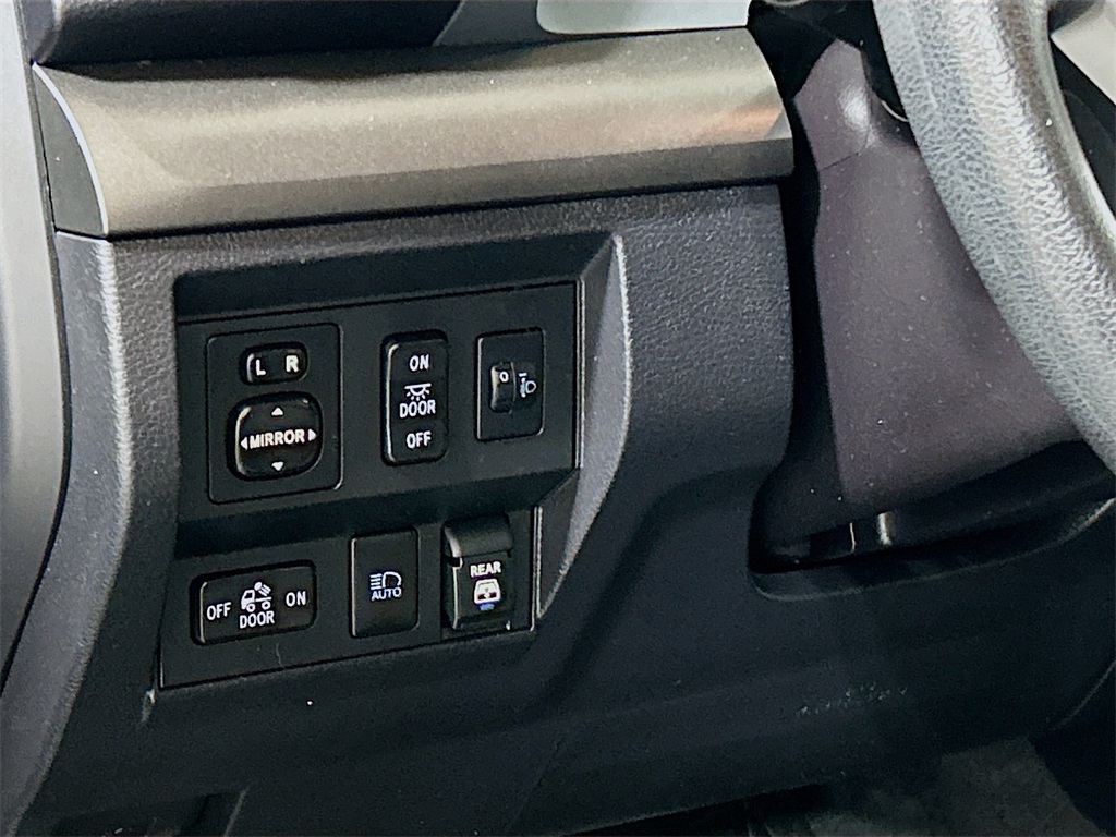 Vehicle image 8 of 28