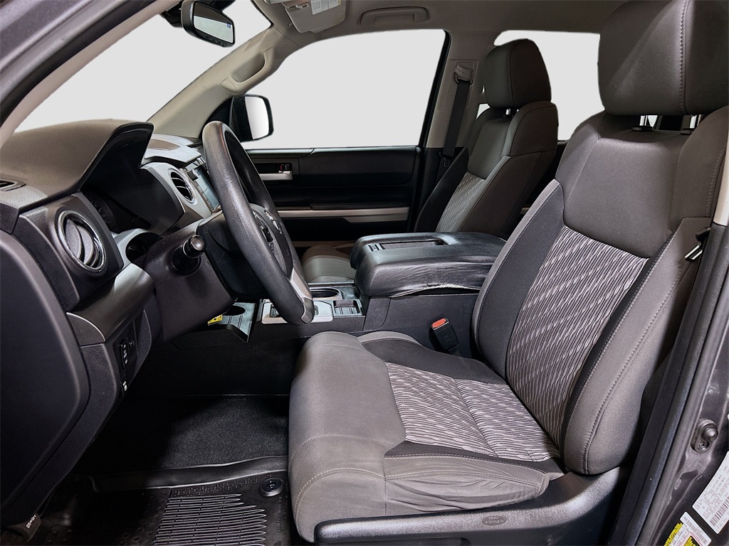Vehicle image 17 of 28